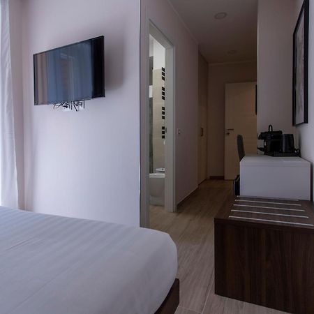 Mama Guest House Чампино Екстериор снимка