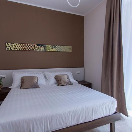 Mama Guest House Чампино Екстериор снимка