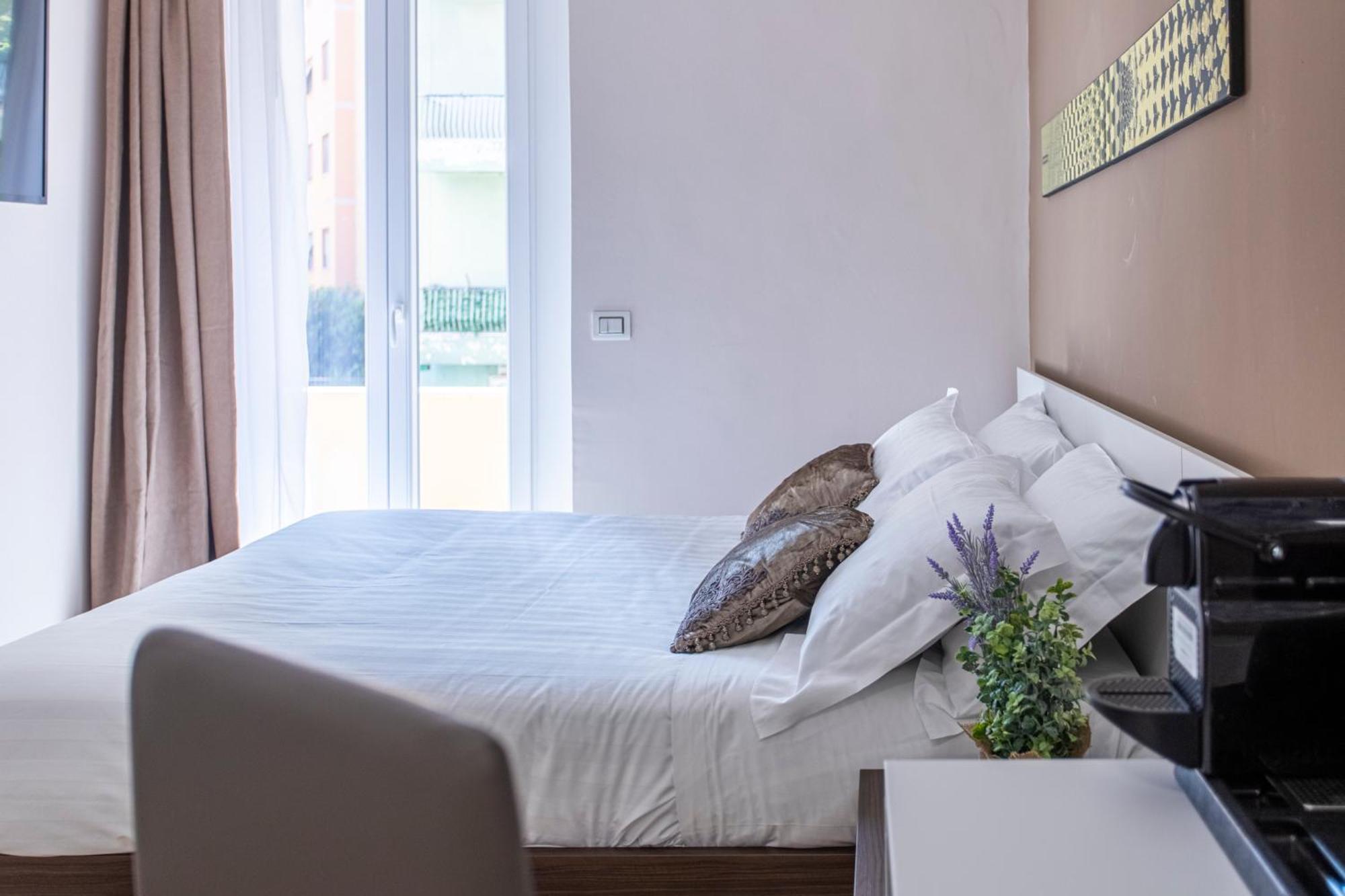 Mama Guest House Чампино Екстериор снимка