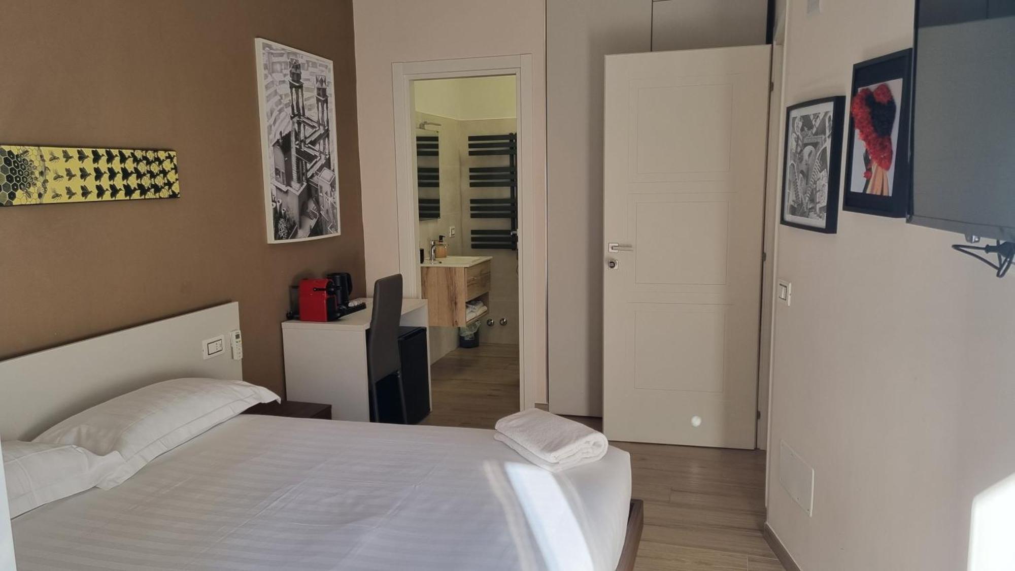 Mama Guest House Чампино Екстериор снимка